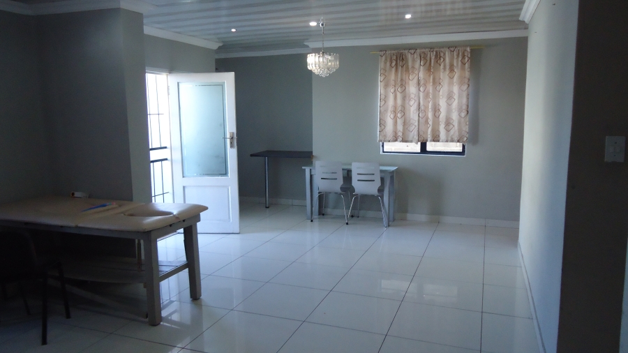 4 Bedroom Property for Sale in The Connifers Western Cape